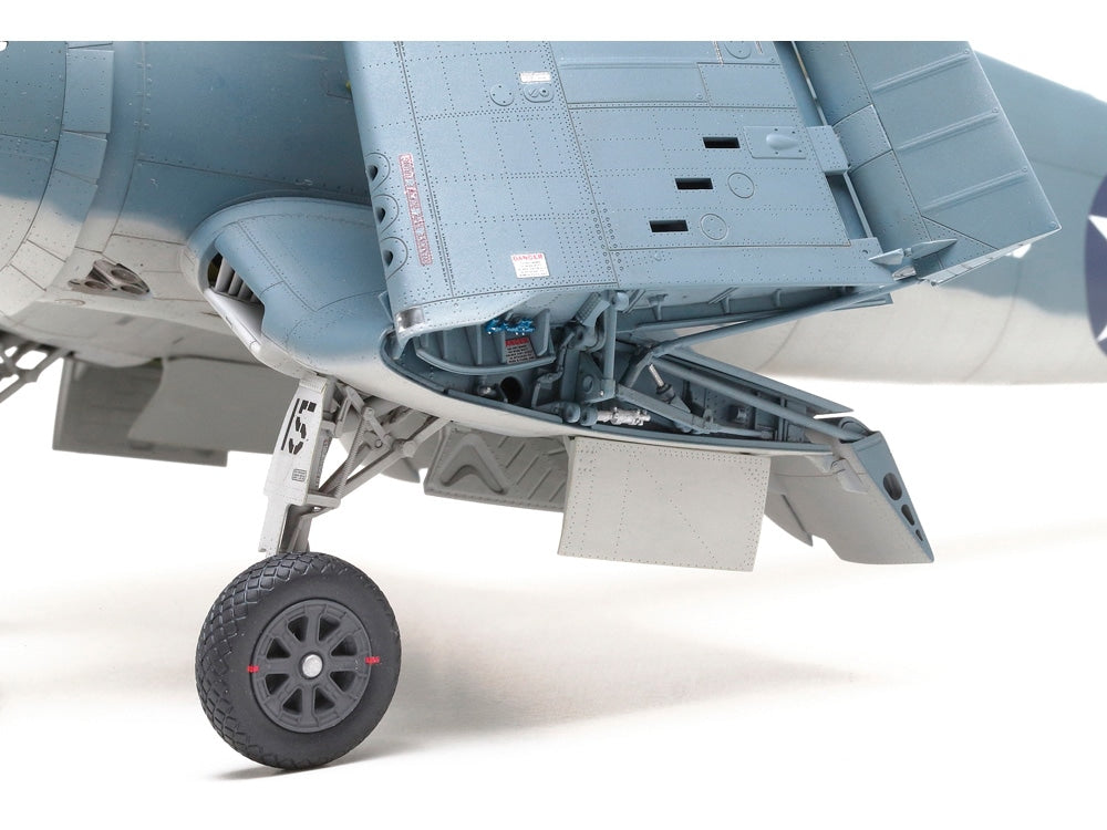 Vought F4U-1 Corsair "Birdcage" 1/32 Aircraft Series No.24