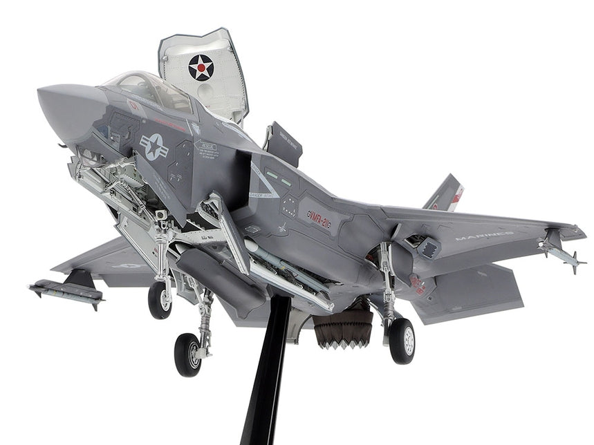 Tamiya 1/48 Aircraft Series Lockheed F-35 B Lightning II (61125)