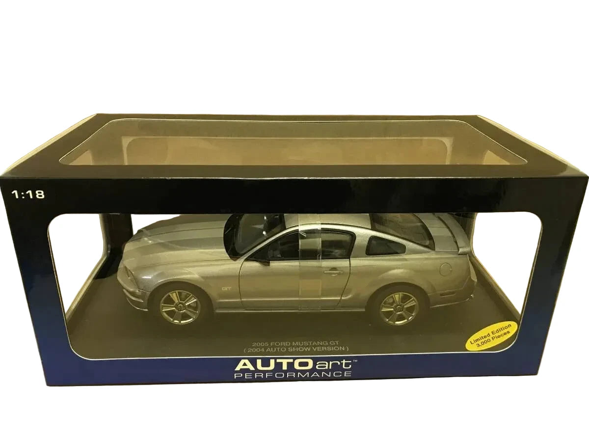 AUTOart 73013 Ford Mustang GT 2005 1/18 2004 Auto Show Silver Gray Stripe Model