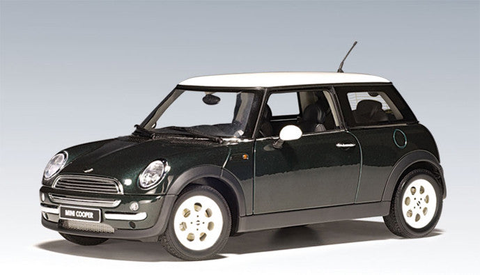Autoart 1/18 2001 MINI COOPER BRITISH RACING GREEN  NIB  #74823