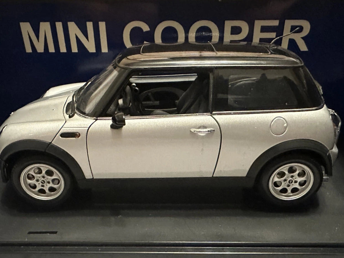 AutoArt 1/18  BMW Mini Cooper Silver With Black Roof #74823S NIB