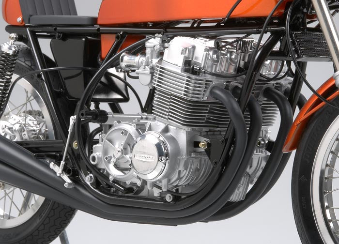Honda CB750 Racing Collector's Club Special 1/6 Scale Semi-Assembled Premium Model