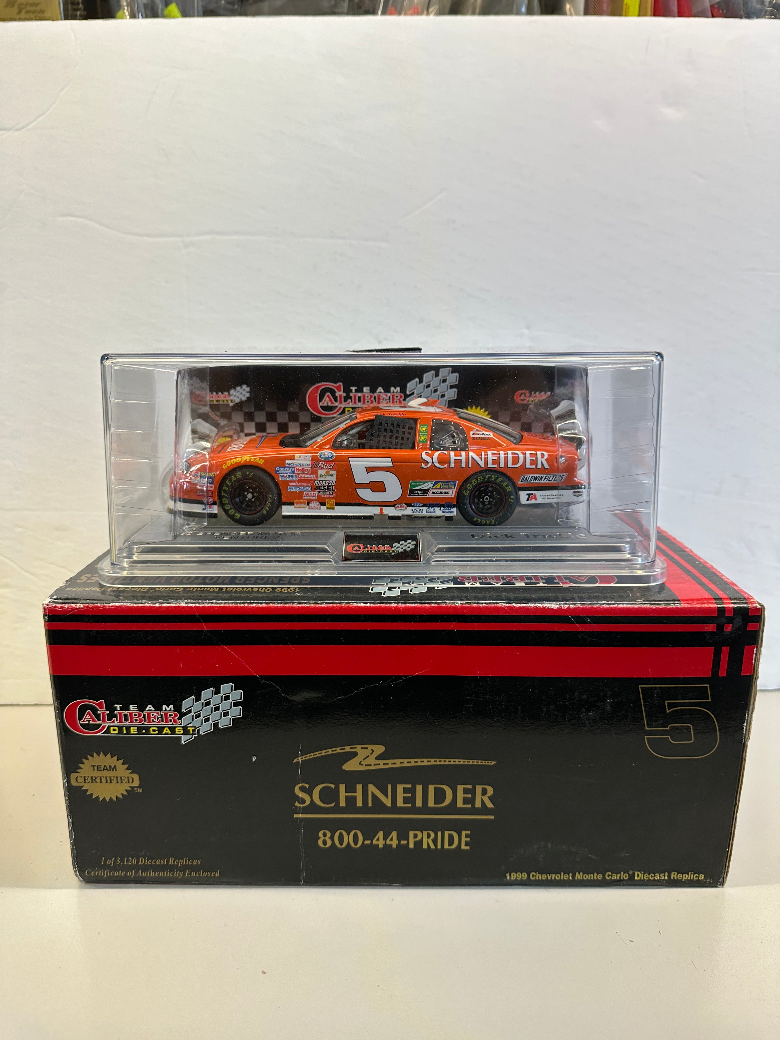1/24 Schneider 800-44-pride