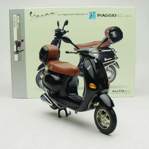 AUTOART  1/12 Piaggio Vespa 150 ET4 1996
