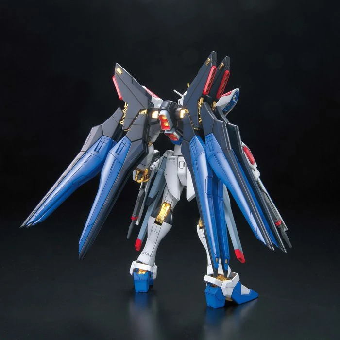 ZGMF-X20A Strike Freedom Gundam (Full Burst Mode) 1/100 Scale Master Grade Model