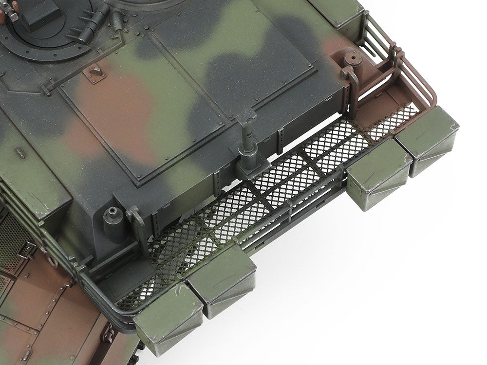 1/35 Scale M1A1 Abrams Tank "Ukraine"