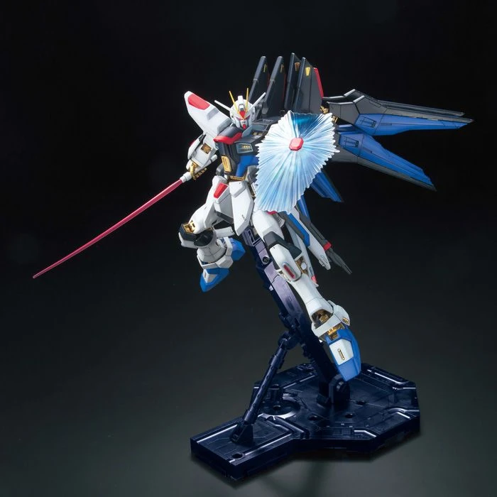 ZGMF-X20A Strike Freedom Gundam (Full Burst Mode) 1/100 Scale Master Grade Model