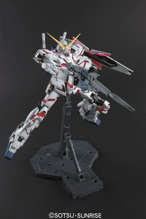 RX-0 Unicorn Gundam (OVA Ver.) 1/100 Scale Master Grade Model
