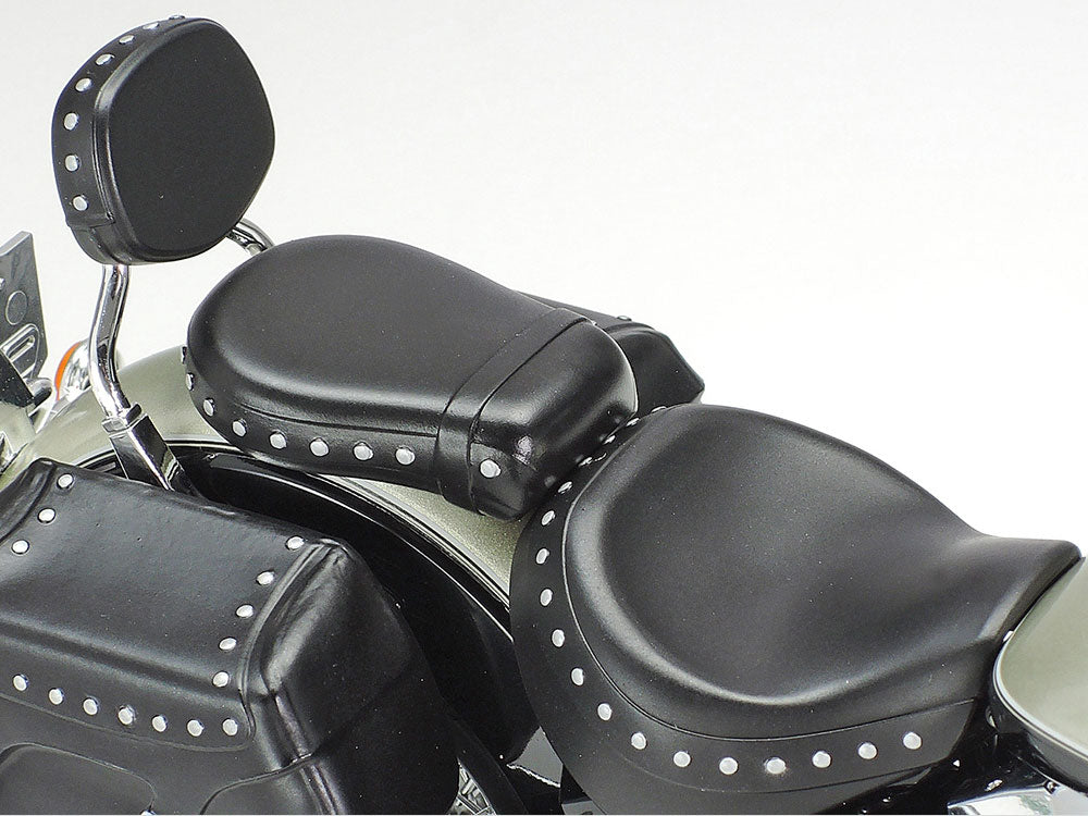Yamaha XV1600 RoadStar Custom 1/12 Scale Motorcycle Series No.135